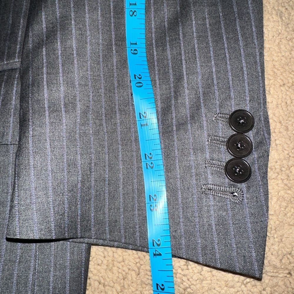 Ermenegildo Zegna Pinstripe with Surgeon's cuffs - Picture 4 of 7